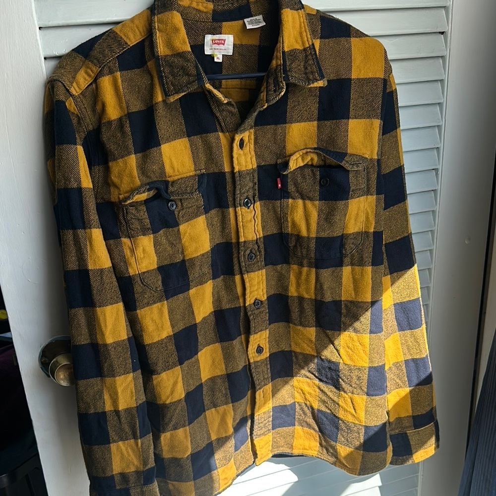 Levi’s boys flannel yellow black size XL